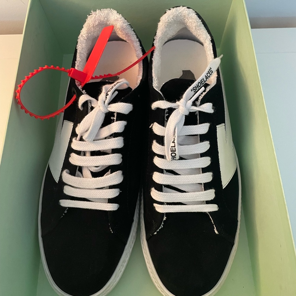 Off-White Women’s Arrow Sneakers~2020.  Good condition-original box w/dust bag!